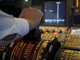 120-minute flight in the Airbus A320 flight simulator in Munich
